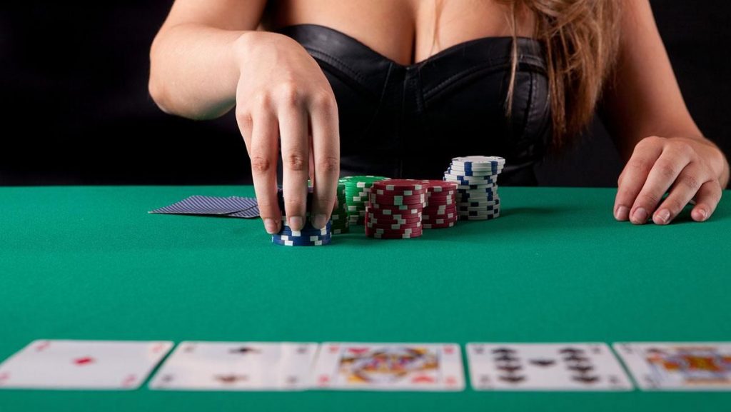 How to bluff in poker